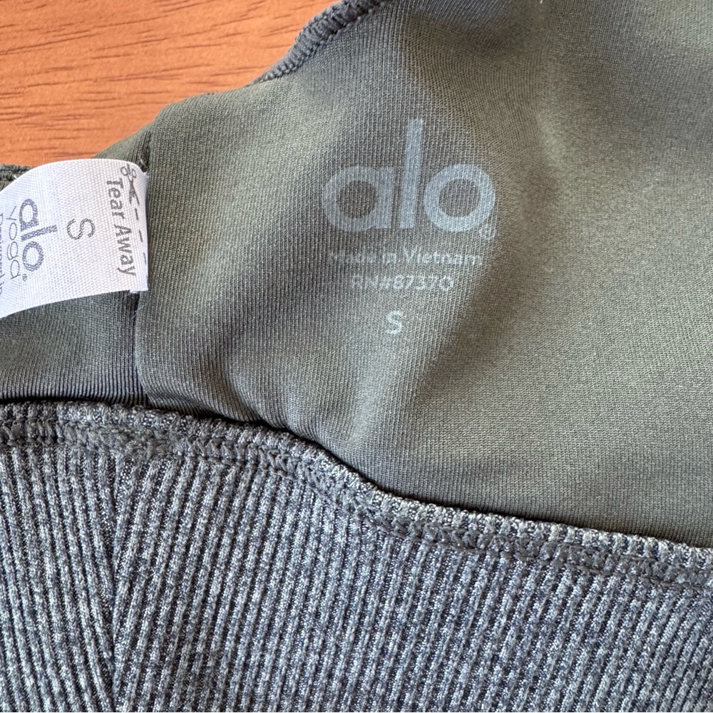 Alo Yoga Heather Hunter Green Strappy Back Sports Bra Small - Picture 8 of 8